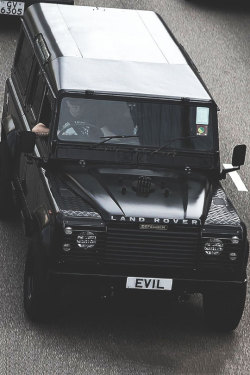 fullthrottleauto:  Land Rover Defender “EVIL”
