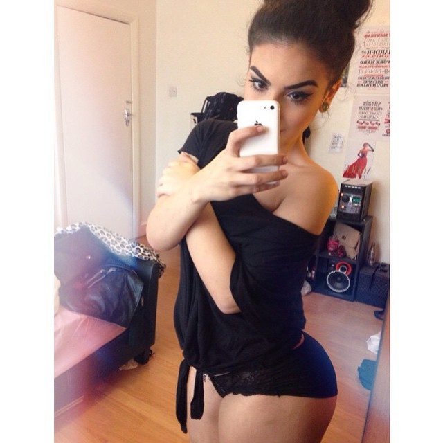nonelikerae:  nonelikerae:  Back it up bbygurll its Friday. #me #selfie #booty #ass