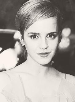 emwatsoned:   FAVORITE OUTFITS OF EMMA WATSON → 1/10  