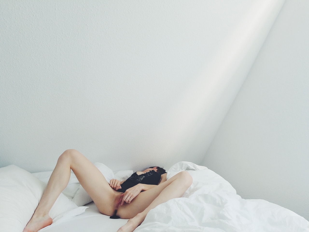 dulcamarae: White sheets.  07.16.2018 