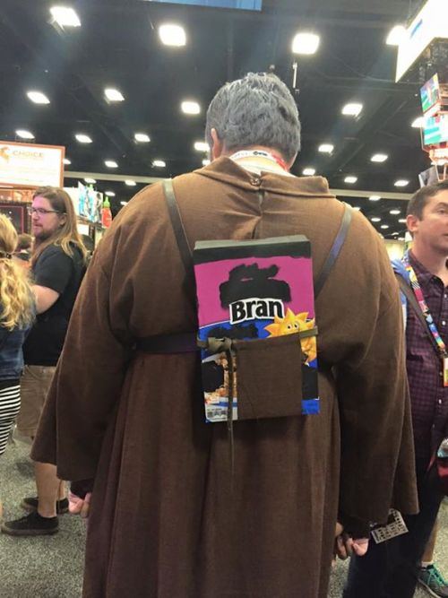 game-of-thrones-fans:[No Spoilers] My friend found the best Hodor cosplay at SDCC