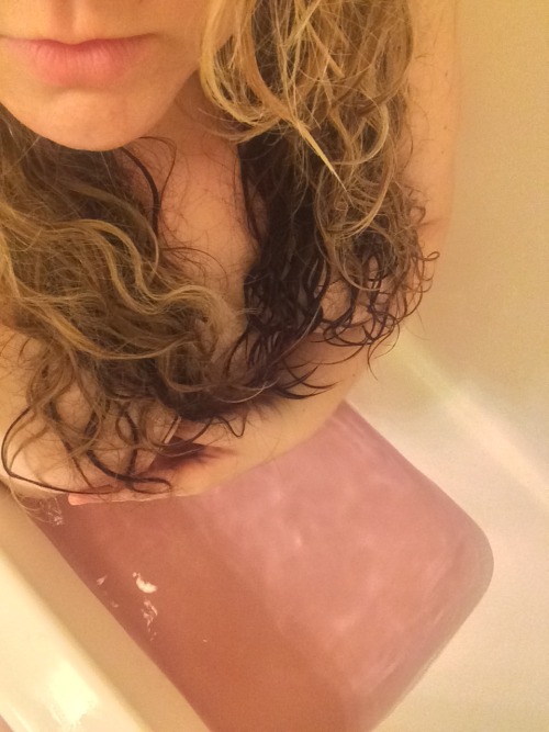 Sex nerdgirlsneedcocktoo:  Bath time is the best pictures