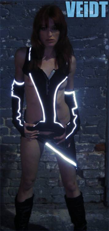 Virginia as Quorra and Kat as Gem from Veidt in Tron: Legacy cosplay