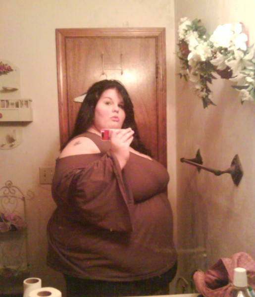 panzermeister:  Top pic is definitely my fav. Loving those pants and that belly.
