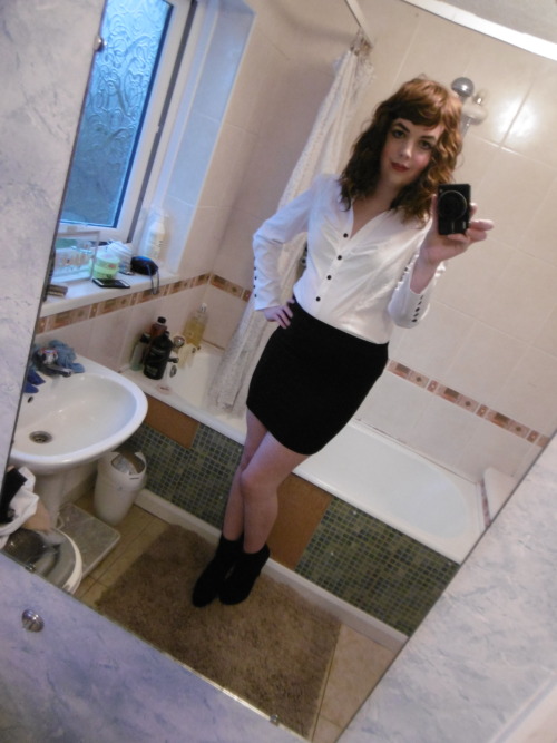 PicturesThought I’d try an Office/Business look, turned out very well! <3