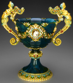 Ufansius:carved Bloodstone Cup With Enameled Gold Mounts Set With Emeralds, Rubies,