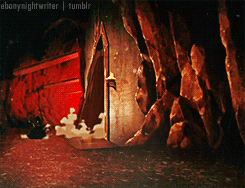 ebonynightwriter:   “ Where is he? Where’s the Fire Lord?! ”  I was originally going to do this set with a focus on Azula’s side of this fight, but when I was watching the scene over I realized there was a visual difference in Aang’s fighting