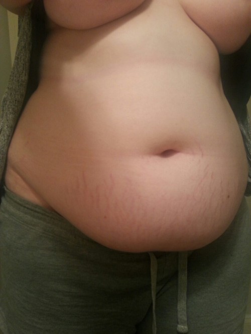 Porn photo chubbybunnysgain:  Full tummy like a good