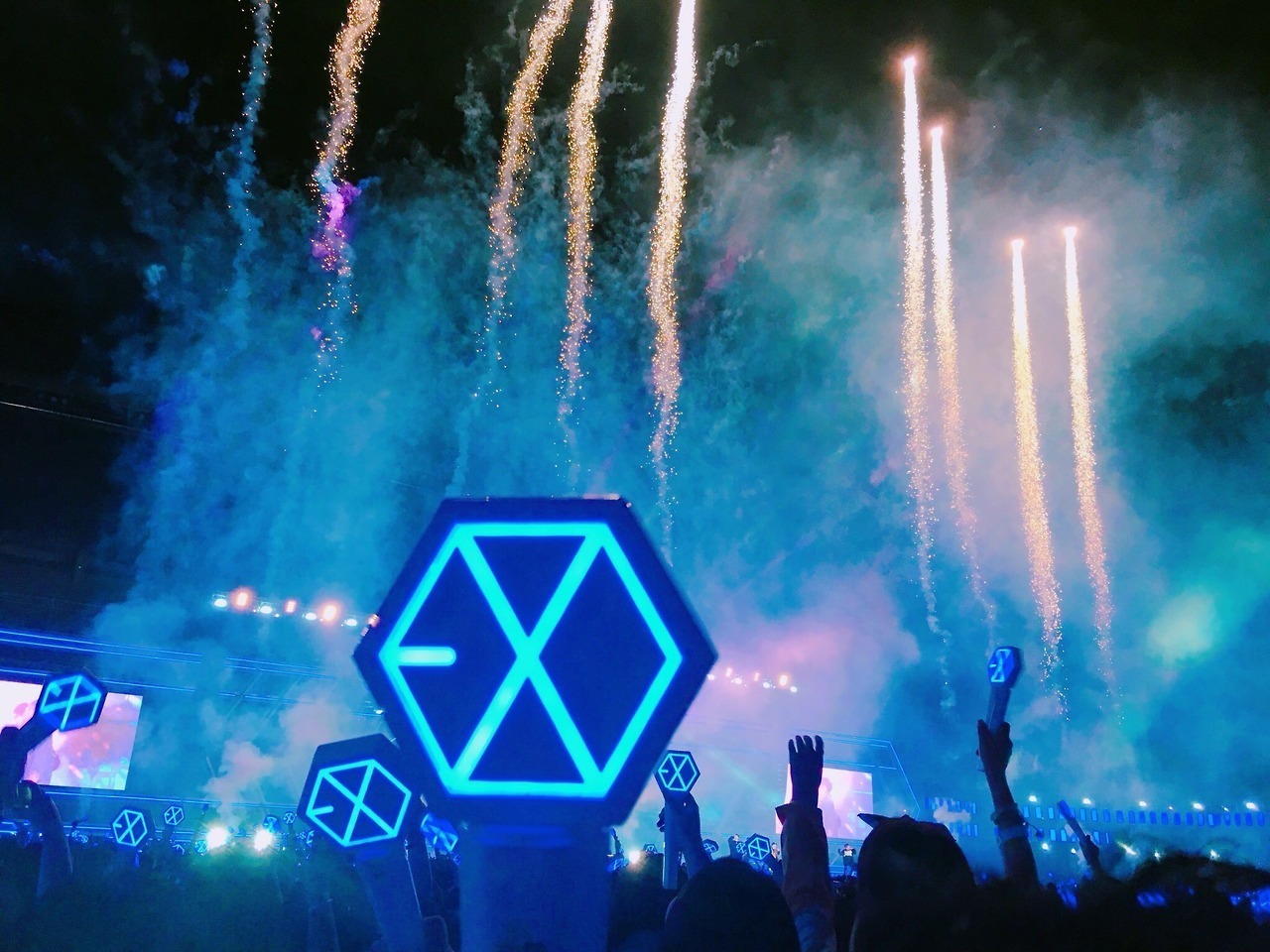 Featured image of post Ocean Exo Lightstick Wallpaper Most notably in 2015 during exo s exo planet 2