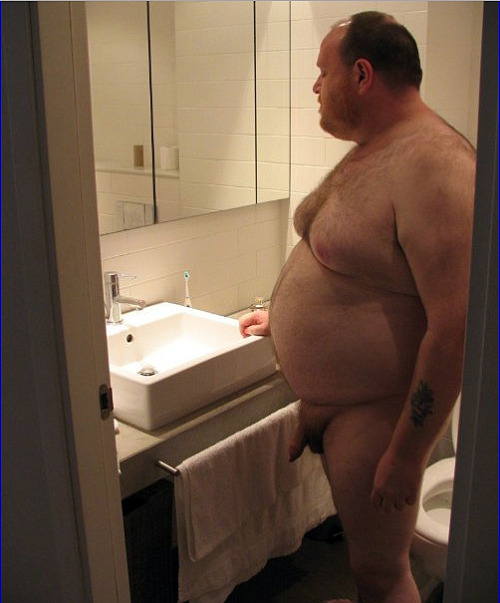 whats-ur-skype-daddy:  kayoshin:  chubsandchubs:  Aseado en la cama.  Mmmmmm  What’s your skype?