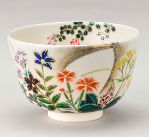 japanese-plants:Tea bowls with Autumn plants including Golden Lace motif