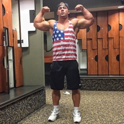 musclebuds:  TJ Stucke   fuck yes
