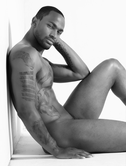 lamarworld:  America’s Next Top Model winner & Ex-NFL player Keith Carlos body & bulge.
