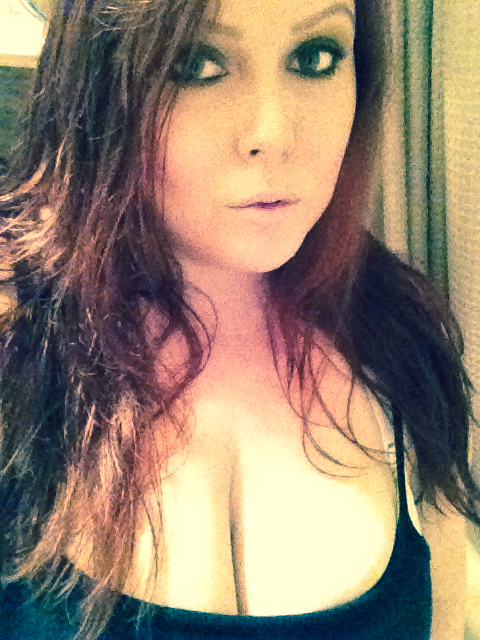 kurvygirlswag:  Post shower selfie