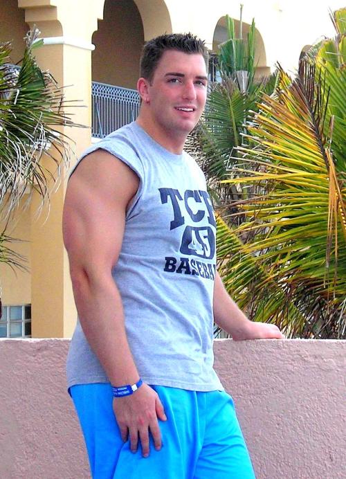 hunky-to-chunky: 272gold:  Even more of the chunky muscle guy in blue shorts. Other posts of him her