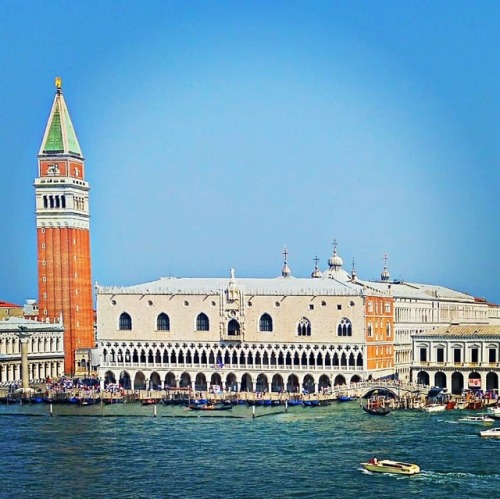 #piazzasanmarco #venezia #laguna #italiahttps://www.instagram.com/p/B2J722xijSY/?igshid=1tedwicr6r