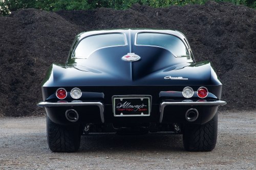 itsbrucemclaren:speedxtreme:1963 Chevrolet Corvette Sting Ray Split-Window Custom CoupeShip!