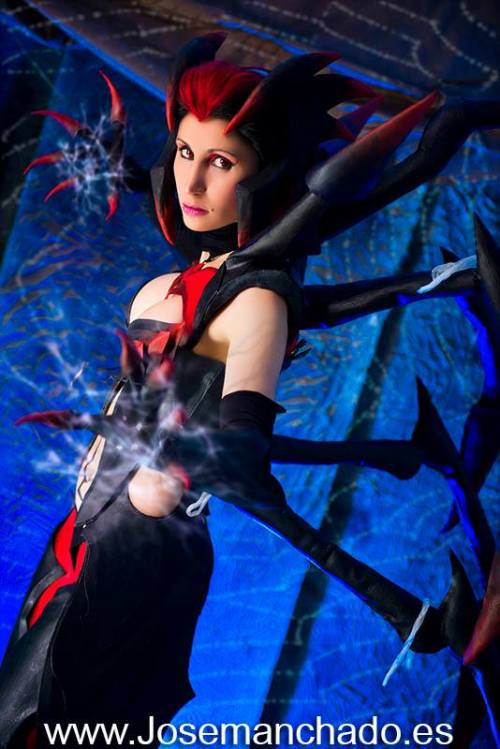 cosplayandanimes:  Elise - League of Legends source