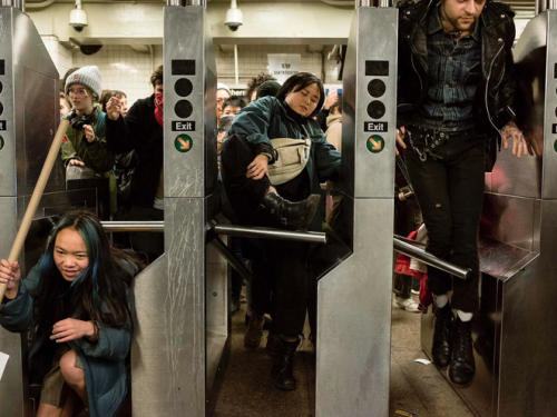 XXX fuckyeahmarxismleninism:    NYers Jump Turnstiles photo