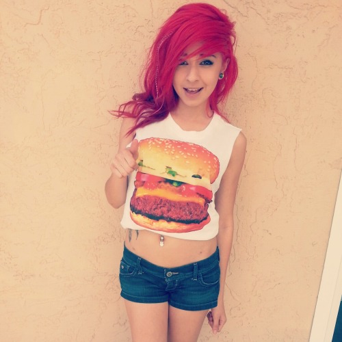 dazzlingbeauties:  http://isbetsaidwhut.tumblr.com/ 