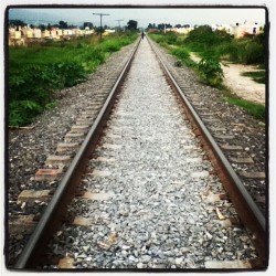 Las #Vías Del #Tren Aquí Por Mi Casa #Riel (En Villas De La Hacienda)