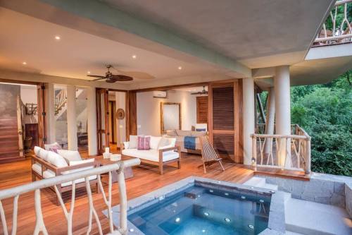 life1nmotion:  Treehouse in Mexico by de Reus ArchitectsDesigned by de Reus Architects, this beautiful threehouse is situated in Sayulita, Mexico.