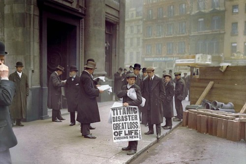 historyofchildhood:  Newsboy selling papers announcing the tragedy of the Titanic. Source: http