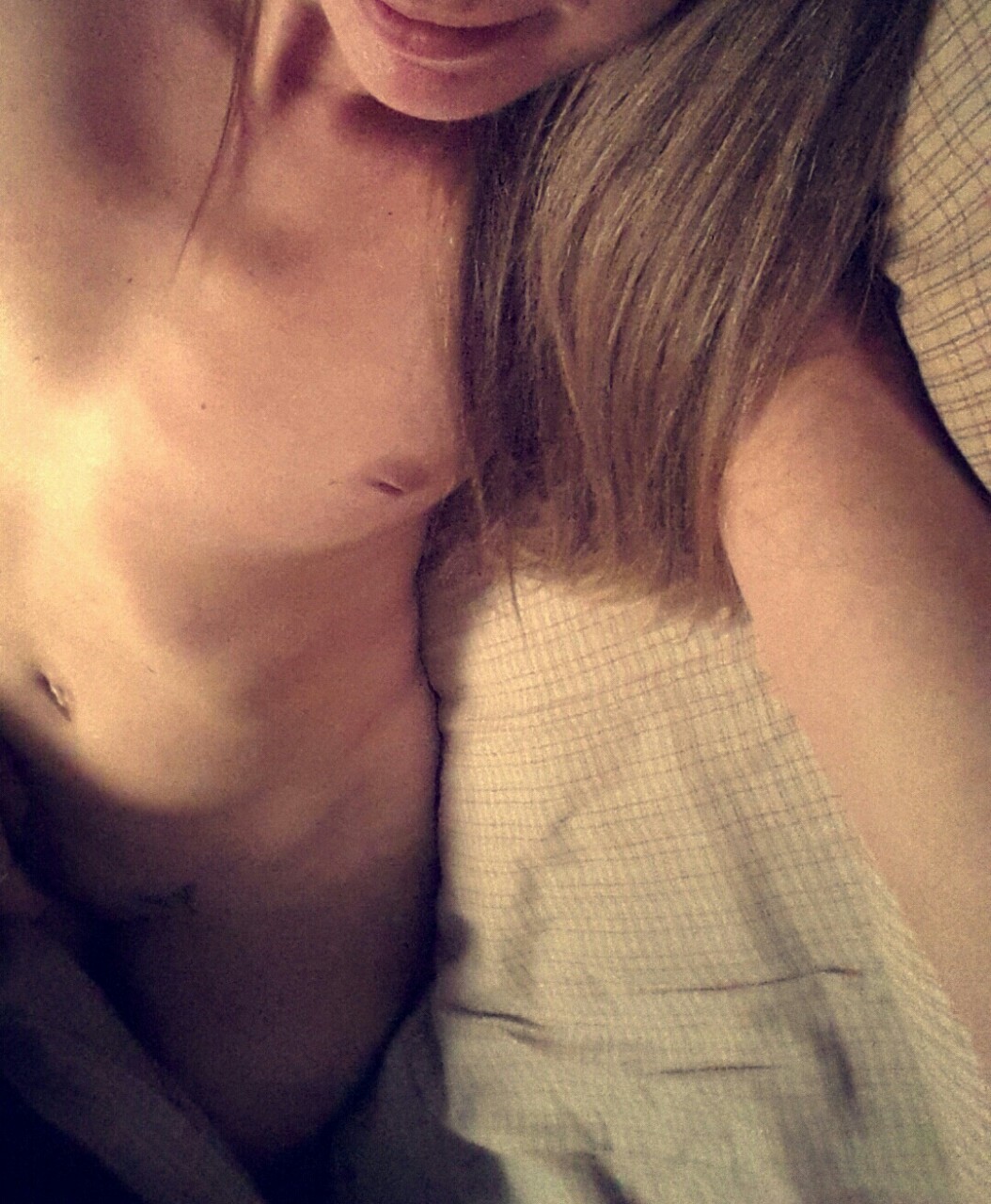fun-4-us:  Its Friday!!!! Who wants to be my “Fuck a Friend Friday ” partner!!!