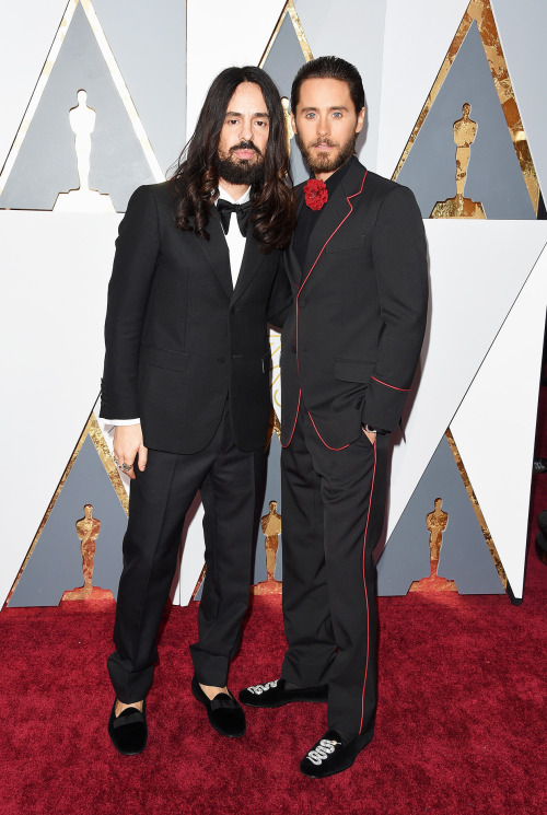 Always pushing the fashion boundaries, Mr Jared Leto - Oscars 2016. Wearing red piping Gucci suit by