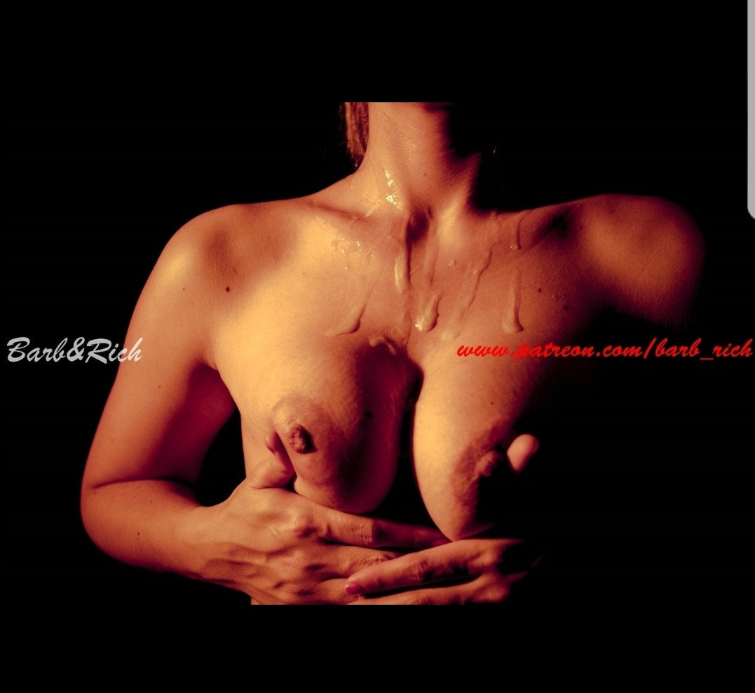 iminlovewiththetitties:  Sexy submission from @barb-rich   Give them a follow!  Don’t