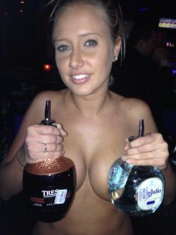 loverealgirls:  da duhn duhn da duhn da duhn duhn…tequilaaaaa.  Shots