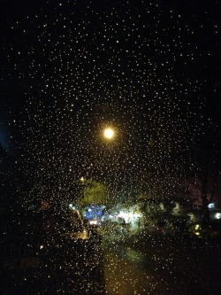 rihahna:  I was taking pictures of the rain
