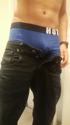 minimaxkiddo:It rarely happens. But i wet my pants because i somehow thought that i was wearing a diaper 