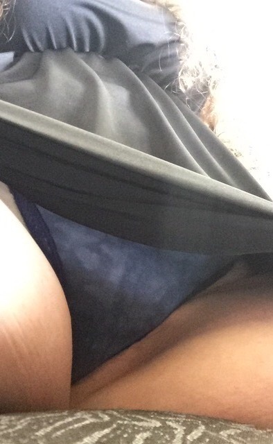 msjigglypuffs:  If you’re horny and you know it flash your goods!