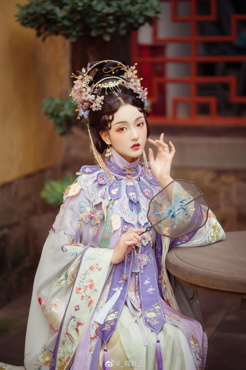 hanfugallery:chinese hanfu &amp; hairstyles &amp; makeup