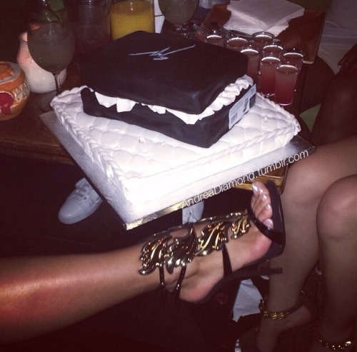 croatianbarbieee: lemme-holla-at-you: chanel-and-louboutins:  andreadiamond:  OMG! Giuseppe’s, shots