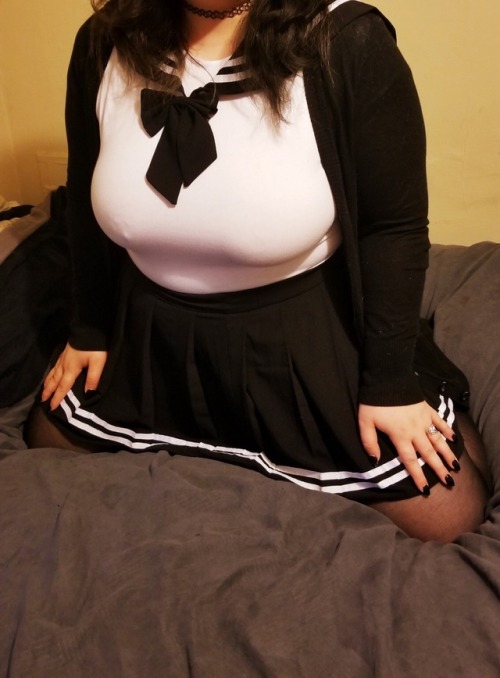 thatspookyfeeder:  slutty-goth-dolly:  I got my first seifuku ❤️🌸⭐️  I’m cute valid8 me   You are adorable and your parking has been validated 