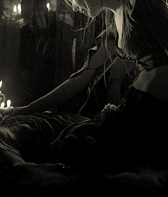 fabiketana:faberry week || day 5 → crossovergame of thrones → the khaleesi, quinn, and her handmaide