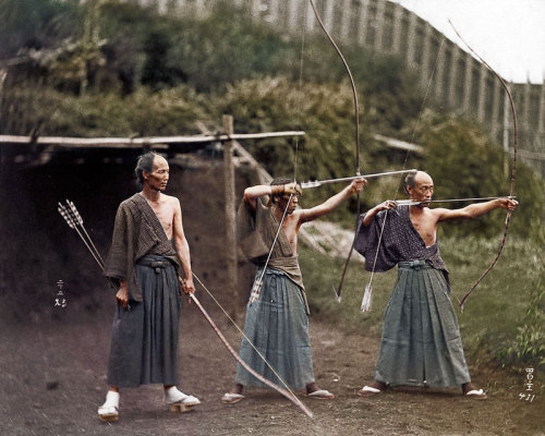 heliumtaxihometome:  20 Historic Black and White Photos Colorized      