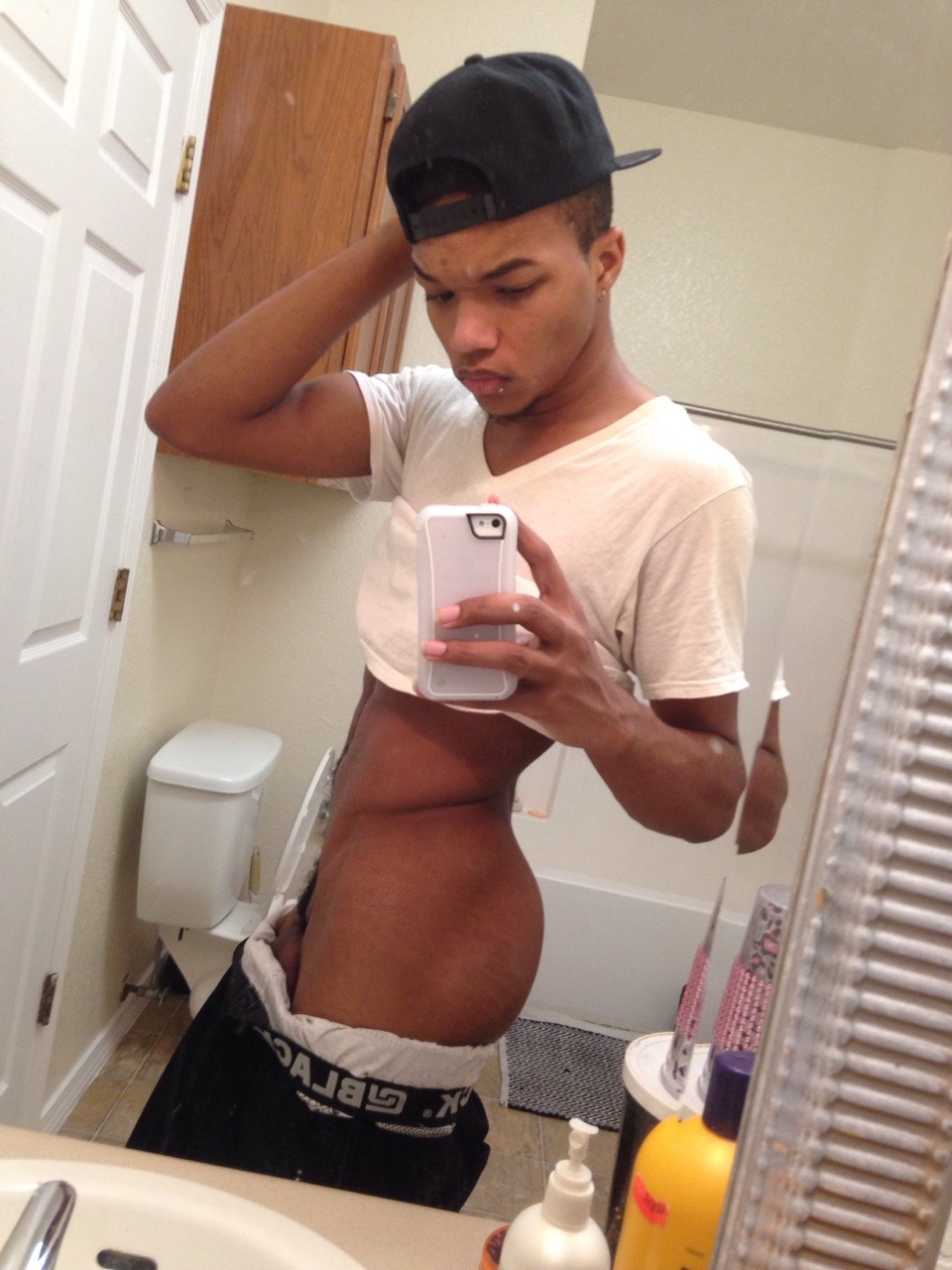 Hesgorgousandnaked