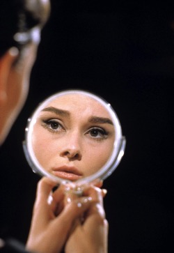 audreyandmarilyn:  Audrey Hepburn photographed