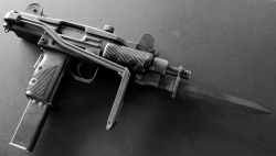 sturdy-wrists:  IMI MINI UZI [9x19] 