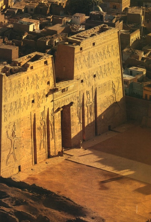 goddess-of-smut:Temple of Horus at Edfu, Egypt.