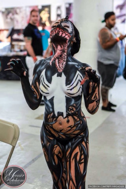 k-thai:  dink-182:  cazlamic:  assvssin:  YOOOO! best Venom cosplay.  so sick  Omg  That’s sexy as fuck 