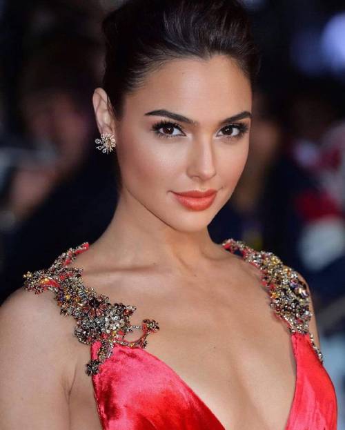 Sex inspok:Gal Gadot pictures