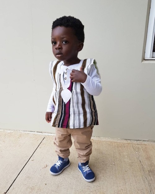 How cute is the fugu Sebs great grandparents brought for him from Ghana! #Ghanaboy #madeinghana . . 