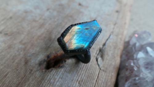 gothiccharmschool:batajandra:earthandbone:Hand cut coffin labradorite ring. One day I shall have one