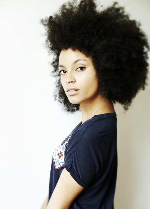 curly-essence:  itspaulaalmeida:  Natural by Oly Barnsley (London)  curly-essence.tumblr.com/