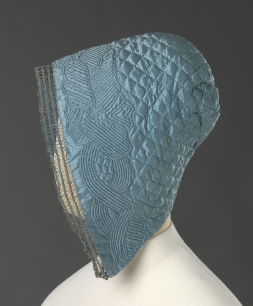 ephemeral-elegance:Quilted Silk Home Ensemble, ca. 1720-50via Digitalt Museum