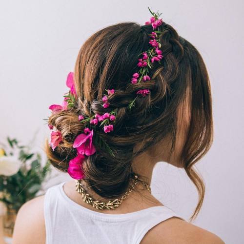 Pretty hair style via @greenweddingshoes ・・・ Major HAIR GOALS #onGWS in this Dutch Flower Braid Tuto